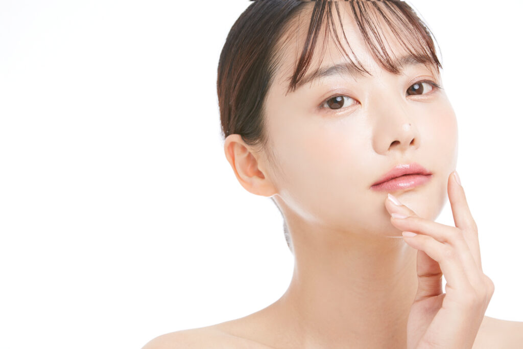 Beauty portrait of young Asian woman and white background and strobe lights.