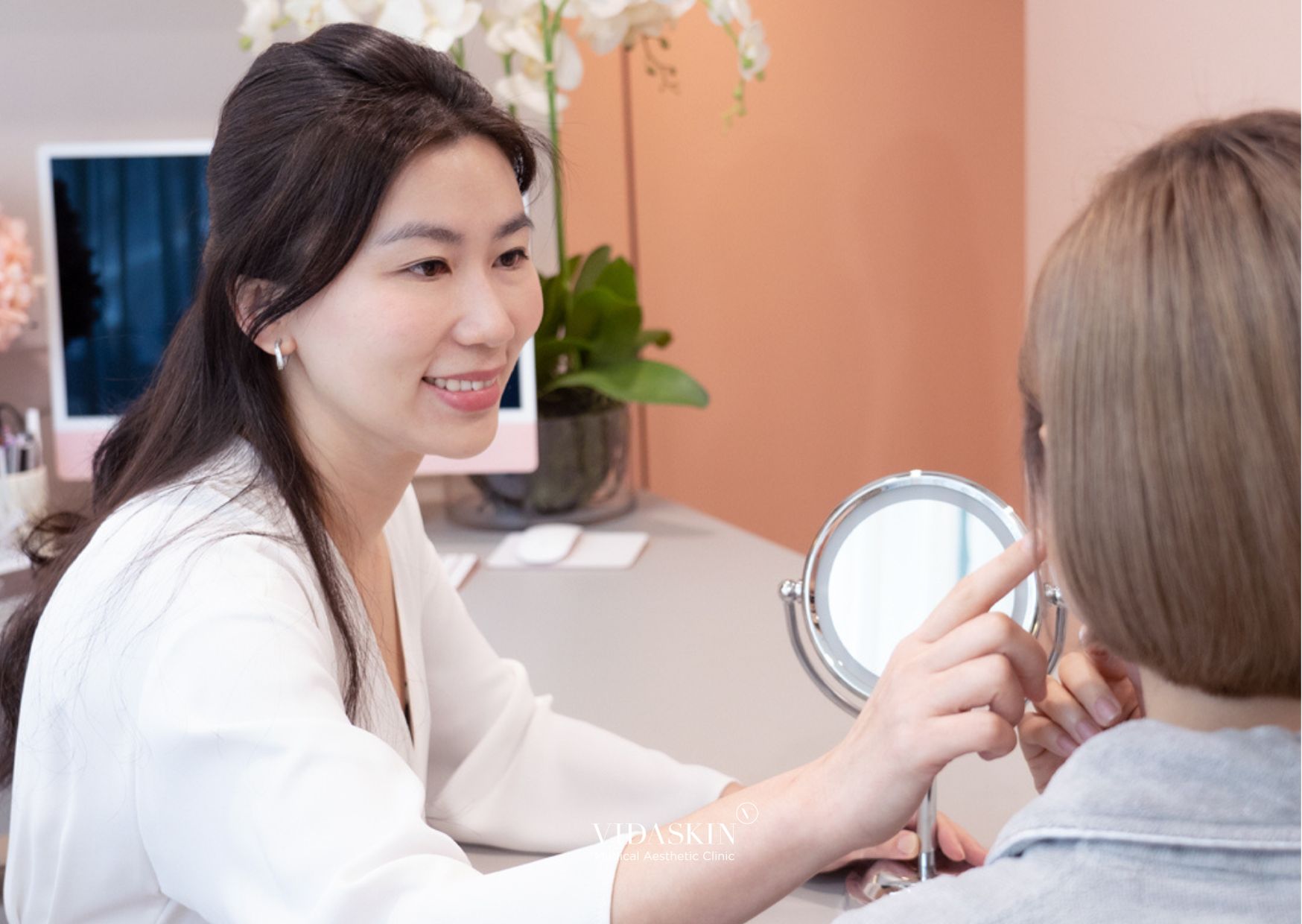 Dr. Vicki explaining the concept of longevity medicine to a patient