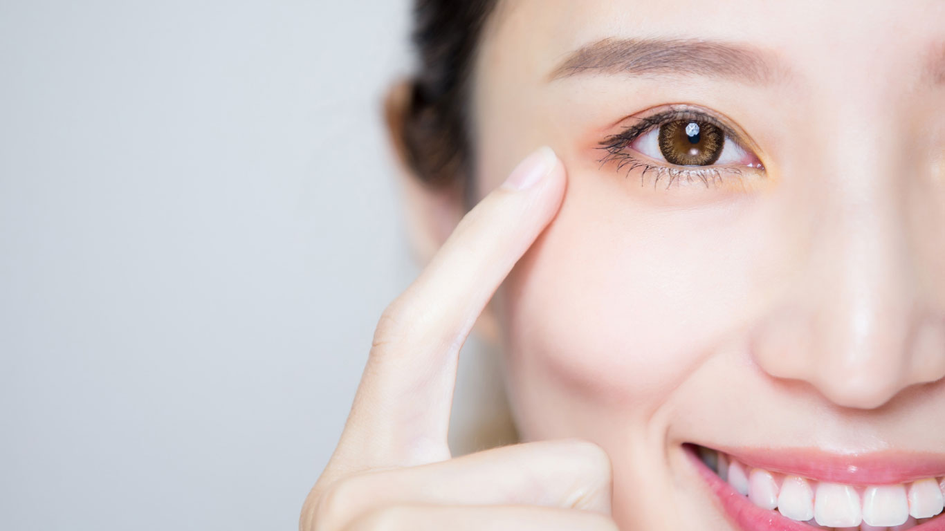 Woman pointing at her eye
